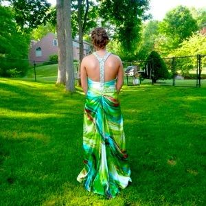 Formal gown for sale! Colors are beautiful &figure is flattering! Size 10